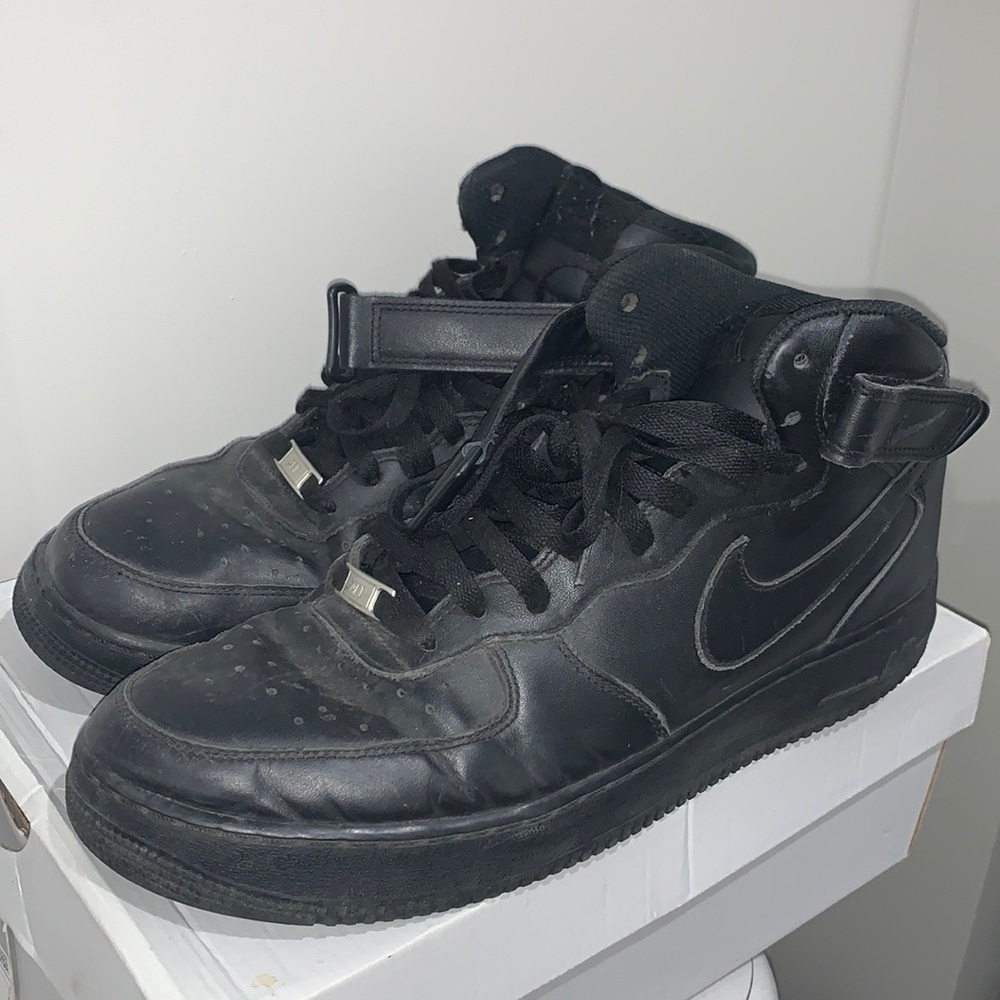 MENS BLACK NIKE MID AIR FORCE 1s SIZE 13